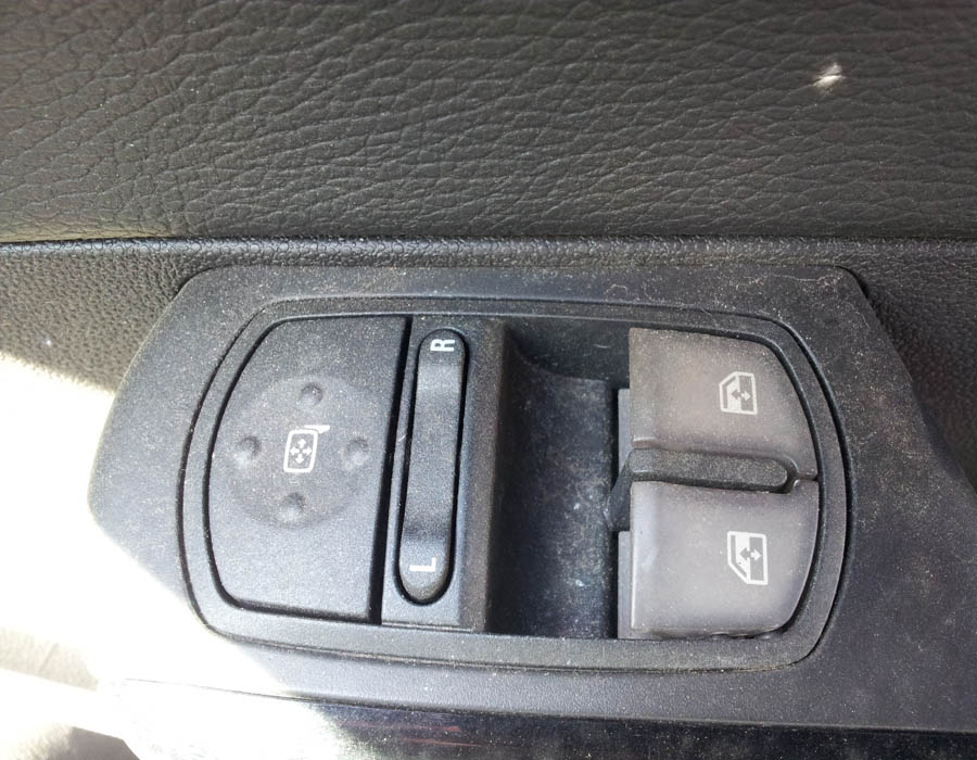 Vauxhall Corsa Design door-mirror-switch